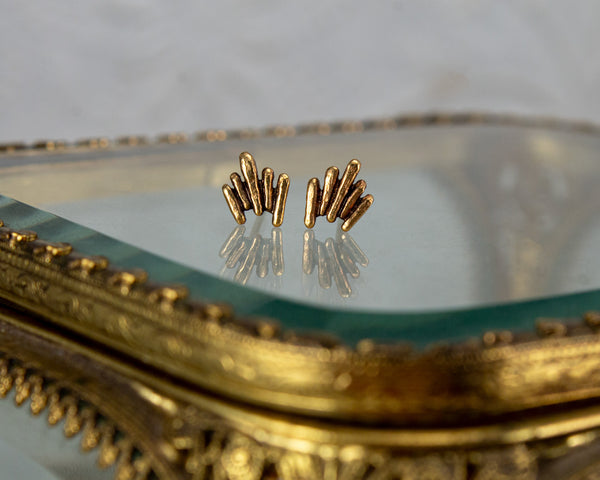 small gold stud earrings