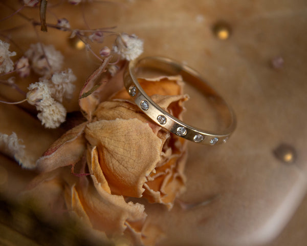 flush set diamond band