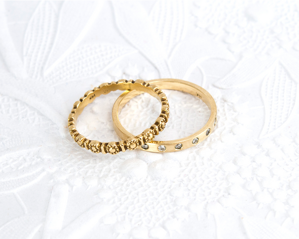 flush set diamond band, top view