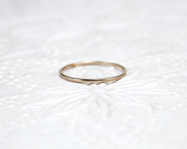 White gold 1mm band