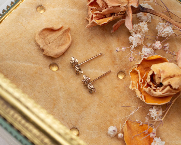 14k gold ant stud earrings