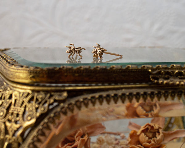 14k gold ant stud earrings