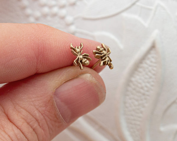 14k gold ant stud earrings