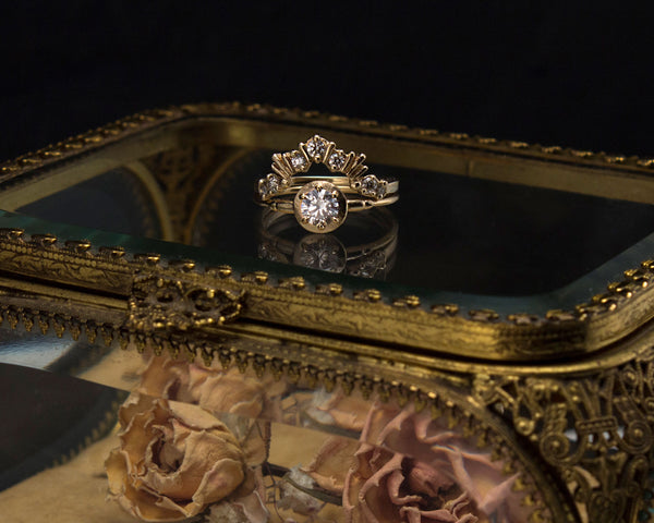 Antique-inspired diamond solitaire wedding set