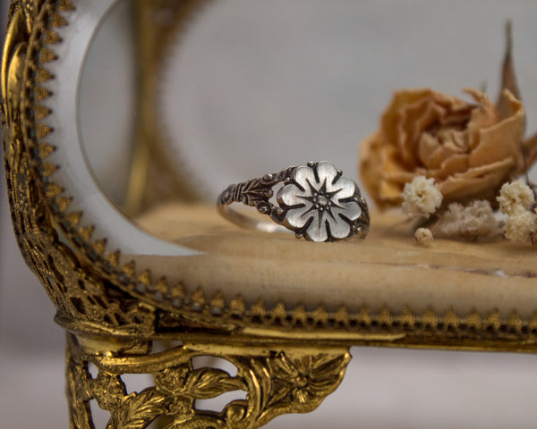 Sterling silver daisy flower ring