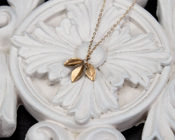 Dainty and delicate leaf pendant