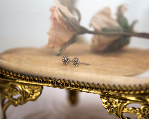 Small skull stud earrings, solid gold